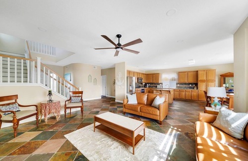 San Juan Capistrano Casa | Spacious Home with Fireplace! Central Location! Gated Community – Flamingo Coast
