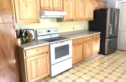 Grissom - Highland Casa | Spacious Hokie Home Game Day Parking for 6/Game Day Parking Spot Close To Campus
