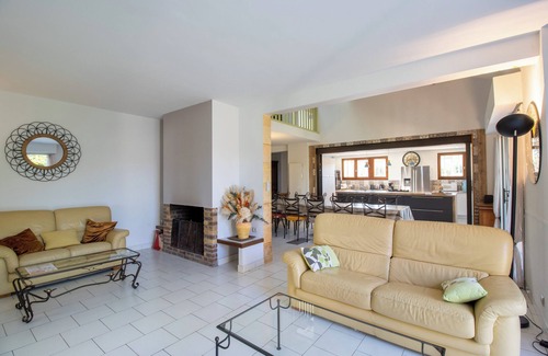 Cherveix-Cubas Villa | Amplio alojamiento rural con piscina interior, jacuzzi y sauna en Cherveix-Cubas