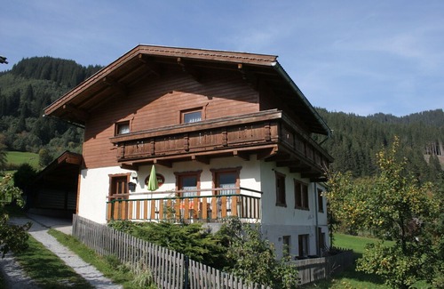 Krimml Casa | Spacious Holiday Home in Krimml near Ski Slopes
