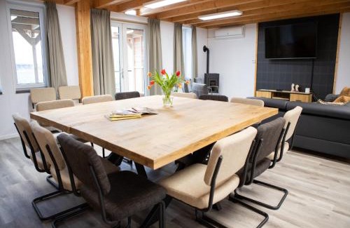 Municipality of Oirschot Casa | Spacious holiday home in Oirschot near forest