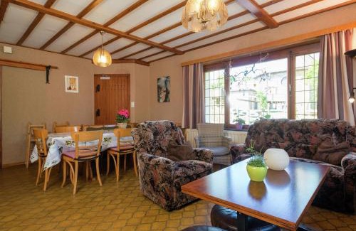 Amel Casa | Spacious holiday home with large garden