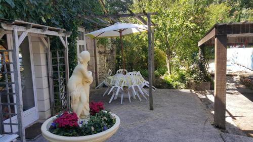 Celles Casa | Spacious holiday home with pool in pretty village