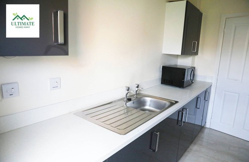Sindlesham Casa | Spacious home | 3 Bedrooms + 3 bathrooms dedicated office & parking close to M4