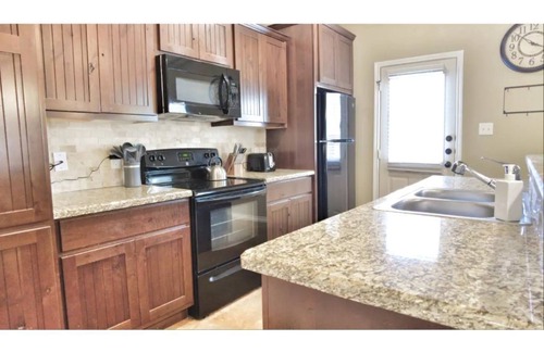 Wellborn Casa | Spacious Home - 4 bd/4 bth - Mins from Kyle Field
