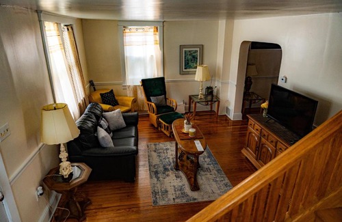 York Apartamento | Spacious Home a mile away of York expo center