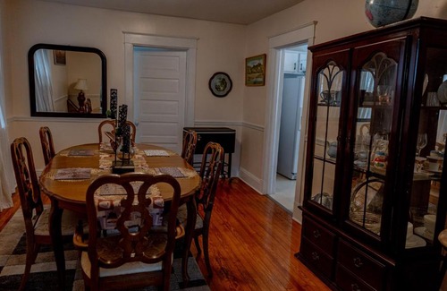 York Apartamento | Spacious Home a mile away of York expo center