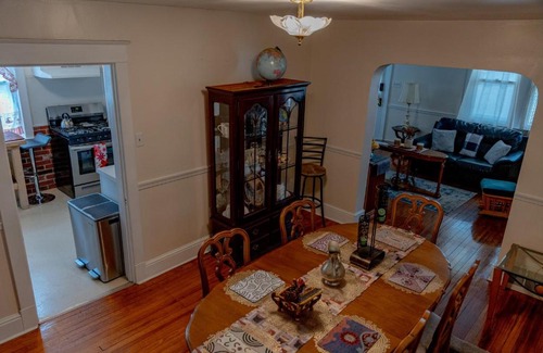 York Apartamento | Spacious Home a mile away of York expo center