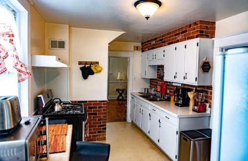 York Apartamento | Spacious Home a mile away of York expo center