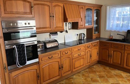 Scalloway Apartamento | Spacious home by the sea in Scalloway.