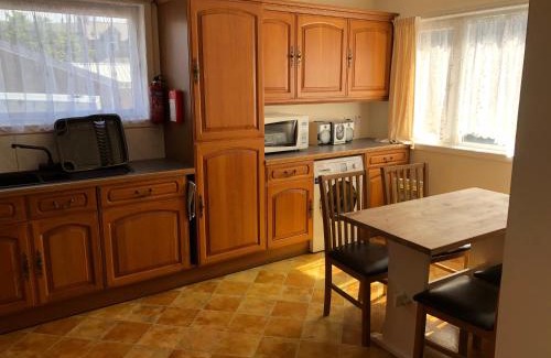 Scalloway Apartamento | Spacious home by the sea in Scalloway.
