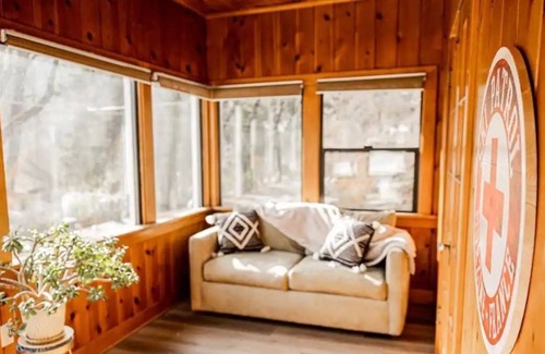 Dunsmuir Casa | Spacious Home; close to ski park, trails, downtown