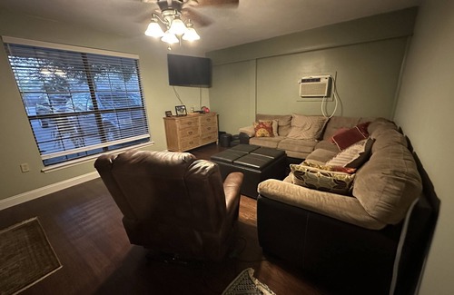 South Baton Rouge Casa | Spacious home. Close to LSU, shopping, hospitals, downtown. Pets welcome.