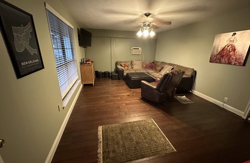 South Baton Rouge Casa | Spacious home. Close to LSU, shopping, hospitals, downtown. Pets welcome.