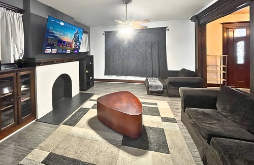 Evansville Casa | Spacious Home close to Downtown