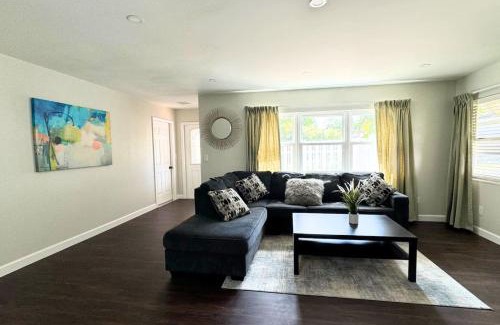 St. Petersburg - Clearwater Casa | Spacious Home close to Saint Pete pier and beaches