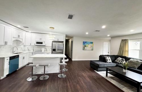 St. Petersburg - Clearwater Casa | Spacious Home close to Saint Pete pier and beaches