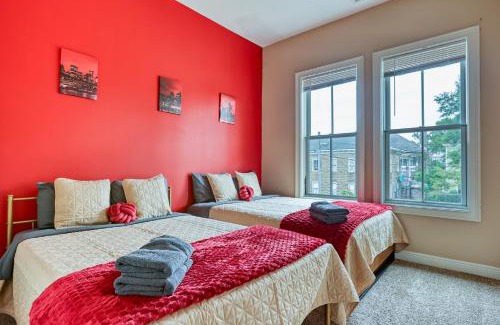 Metropolitan Apartamento | Spacious Home for 14 - 2 King Beds - Close to Downtown, Starland & Forsyth - Private Yard & Parking