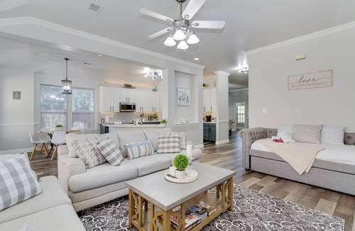 South Arlington Casa | "Spacious Home for a group of 12, Your family Getaway"