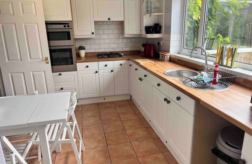 Grantham Casa | Spacious home from home free parking