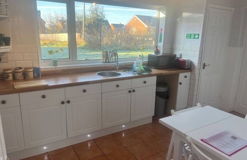 Grantham Casa | Spacious home from home free parking