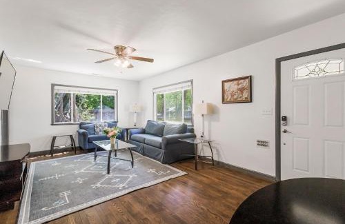 Chico Casa | Spacious Home & Guest House, 2 Kitchen & Garden
