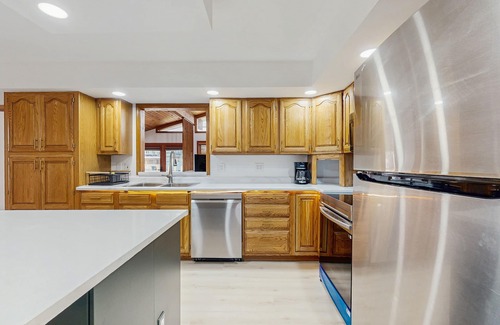 Lake Delton Casa | Spacious Home In the Heart of Wisconsin Dells, with WIFI & Gas Grill