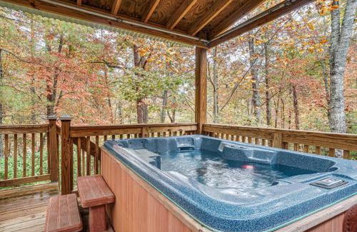 Helen Casa | Spacious Home in Helen with Porch and Balcony!