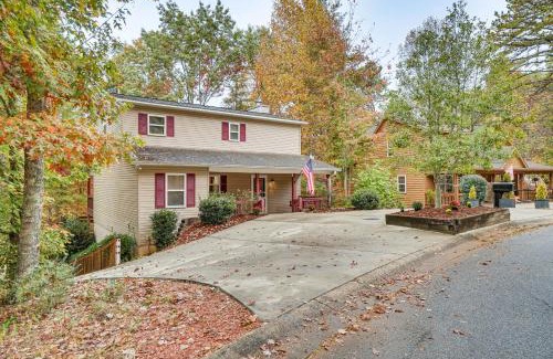 Helen Casa | Spacious Home in Helen with Porch and Balcony!