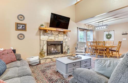 Helen Casa | Spacious Home in Helen with Porch and Balcony!
