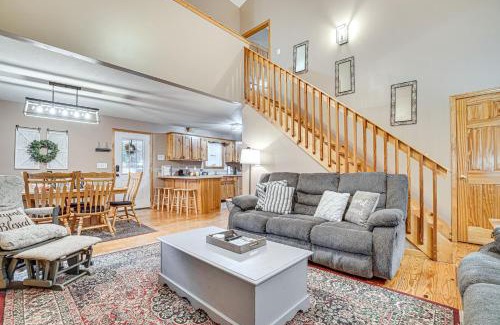 Helen Casa | Spacious Home in Helen with Porch and Balcony!