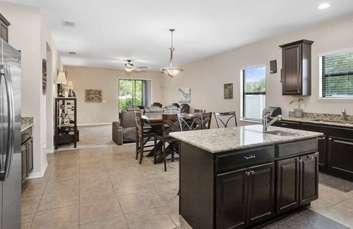 Memphis Casa | Spacious Home in Large Neighborhood, Minutes Away from the Beach and Riverwalk!