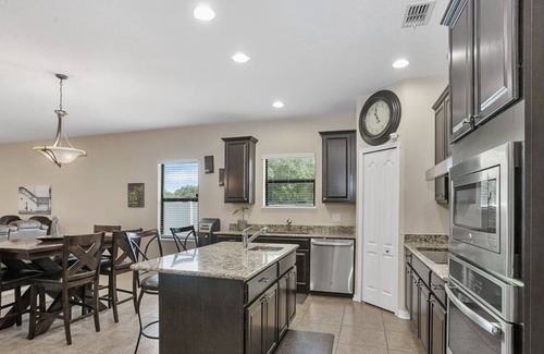 Memphis Casa | Spacious Home in Large Neighborhood, Minutes Away from the Beach and Riverwalk!