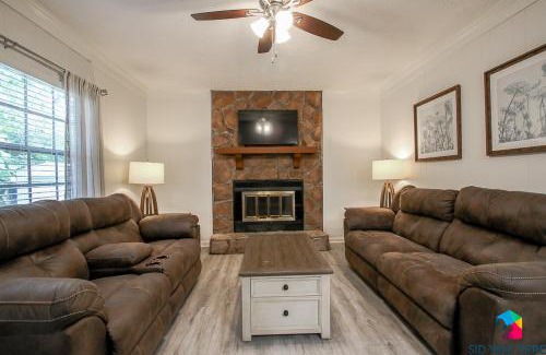 Richmond Hill Casa | Spacious Home In Richmond Hill, Pet Friendly W- King Bed