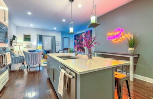 Edgehill Casa | Spacious Home in The Gulch, 14 beds, Skyline Views, best location in Nashville!