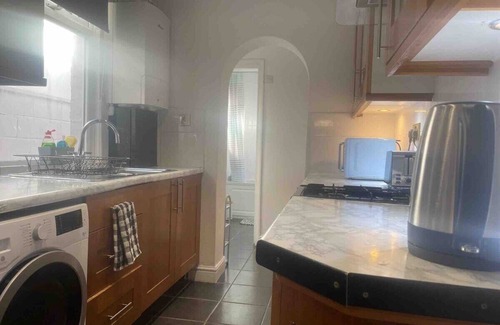 Reading Casa | Spacious Home in Town Centre with Parking