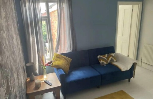 Reading Casa | Spacious Home in Town Centre with Parking