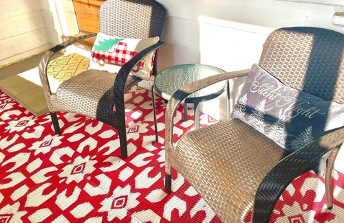 Seymour Casa | Spacious Home Including All Essentials & Free Parking. Cozy.