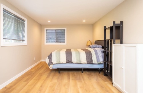 Saanich East Casa | Spacious Home-Like Suite (Upper)