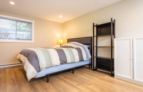 Saanich East Casa | Spacious Home-Like Suite (Upper)