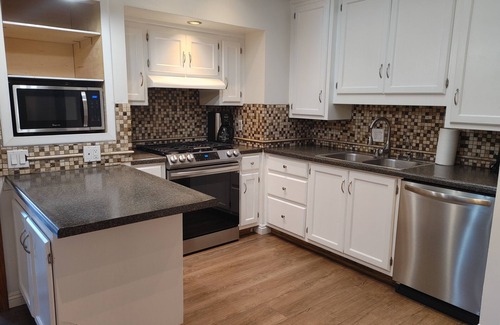 Atascadero Casa | Spacious home located close to beaches and wineries.