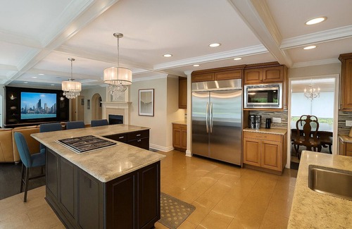 Lake Forest Casa | Spacious Home Near Lake Michigan with Peaceful Backyard