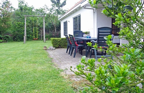 Nieuw-Haamstede Casa | Holiday home Zeemeeuw is a spacious and cozy detached house in a quiet location, in a beautiful area near the beach and the lighthouse of Haamstede.