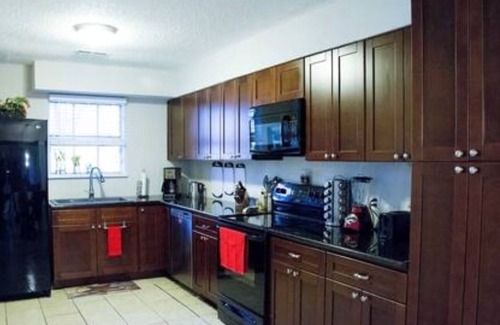 Northside Casa | Spacious home on 25 acre estate with lake & beach