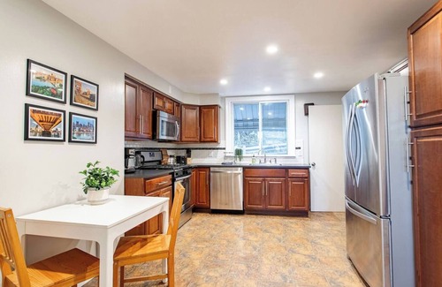 South Side Slopes Casa | Family Friendly Spacious Home- King Bed- Sleeps 8