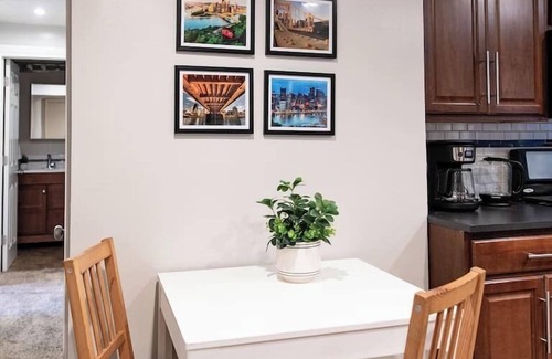 South Side Slopes Casa | Family Friendly Spacious Home- King Bed- Sleeps 8