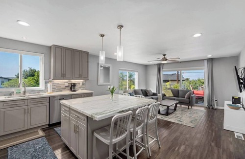 Bay Park Casa | Spacious Home Perfect for Work or Vacation