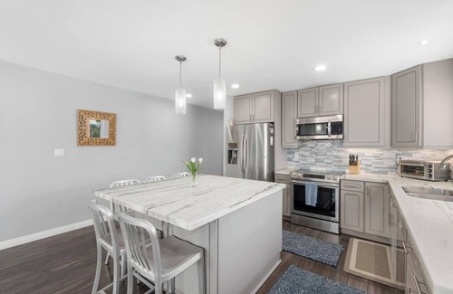 Bay Park Casa | Spacious Home Perfect for Work or Vacation