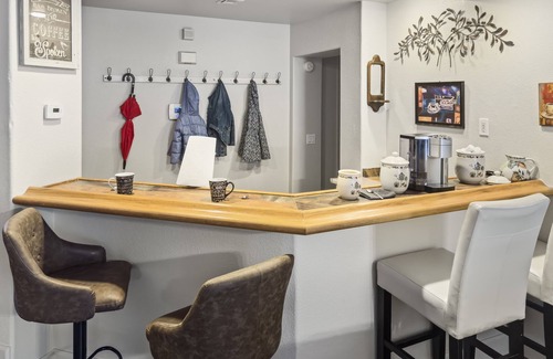 Las Vegas Casa | Spacious home, private heated pool & spa, completely furnished in a great area