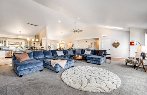 Northwest Colorado Springs Casa | Spacious home with gorgeous mountain views, private deck, WiFi & W/D